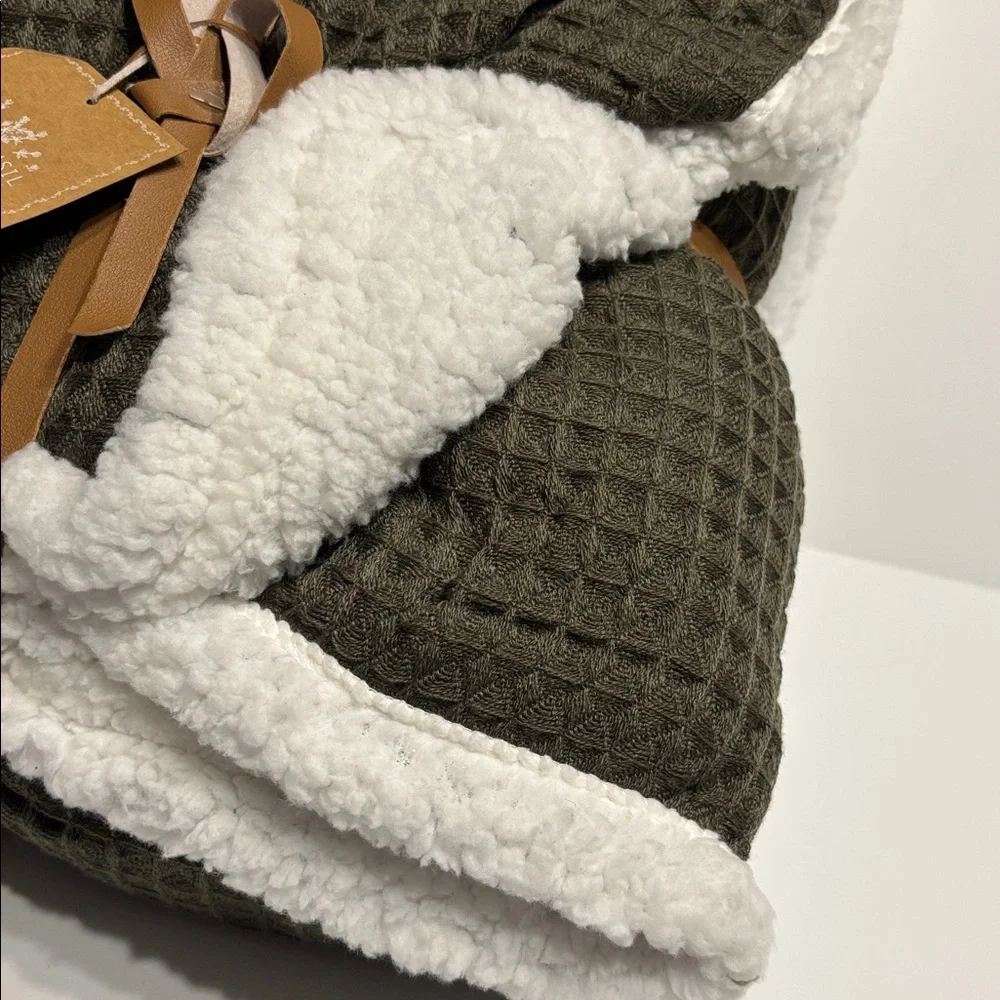 Thyme + Basil Luxury Collection Knit Reversible Blanket Throw in Green